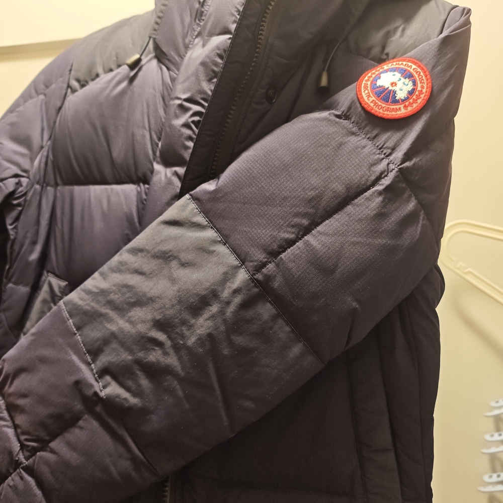 Canada Goose Women's Dark Blue Puffer Jacket - Picture 7 of 10